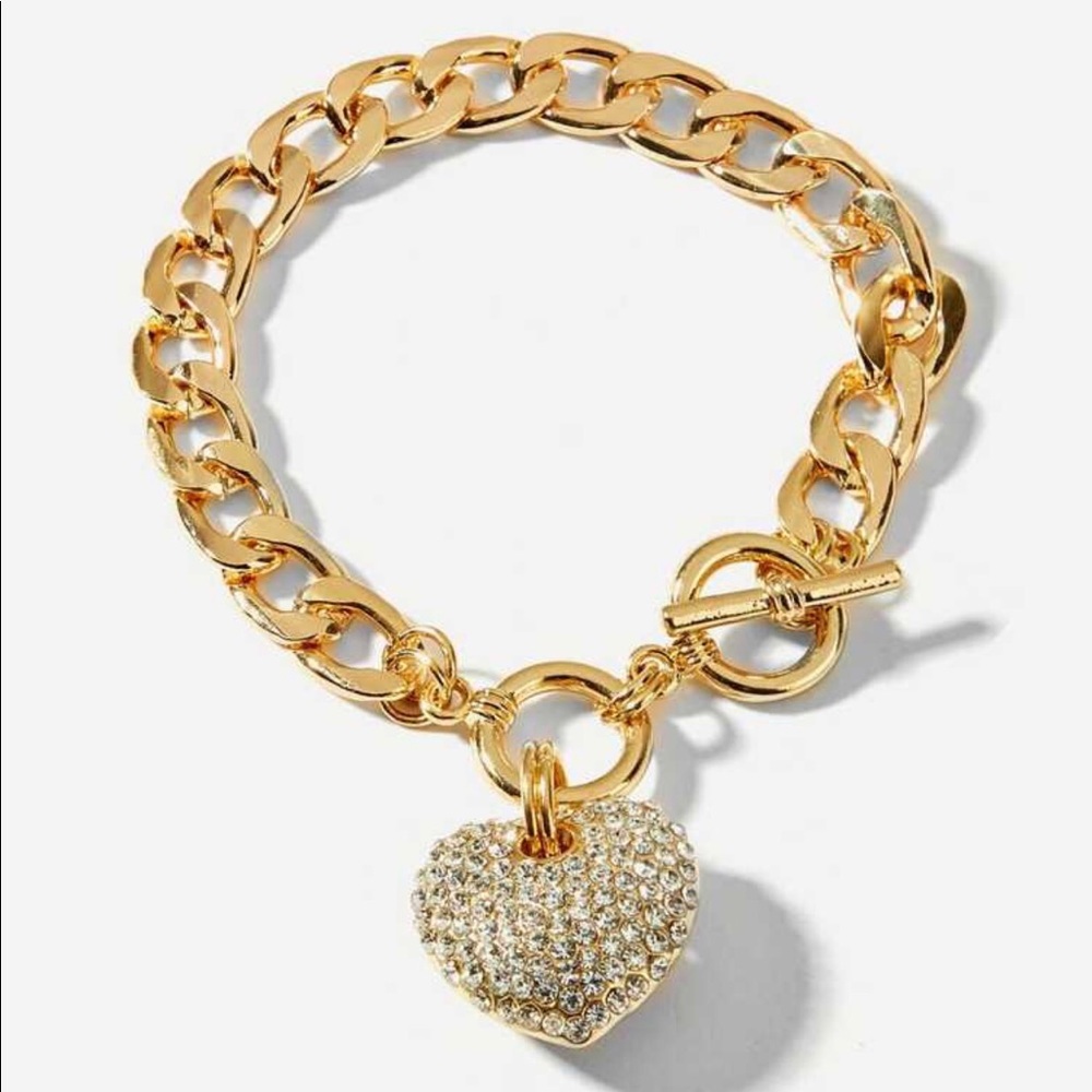 Charm bracelet with a heart diamond